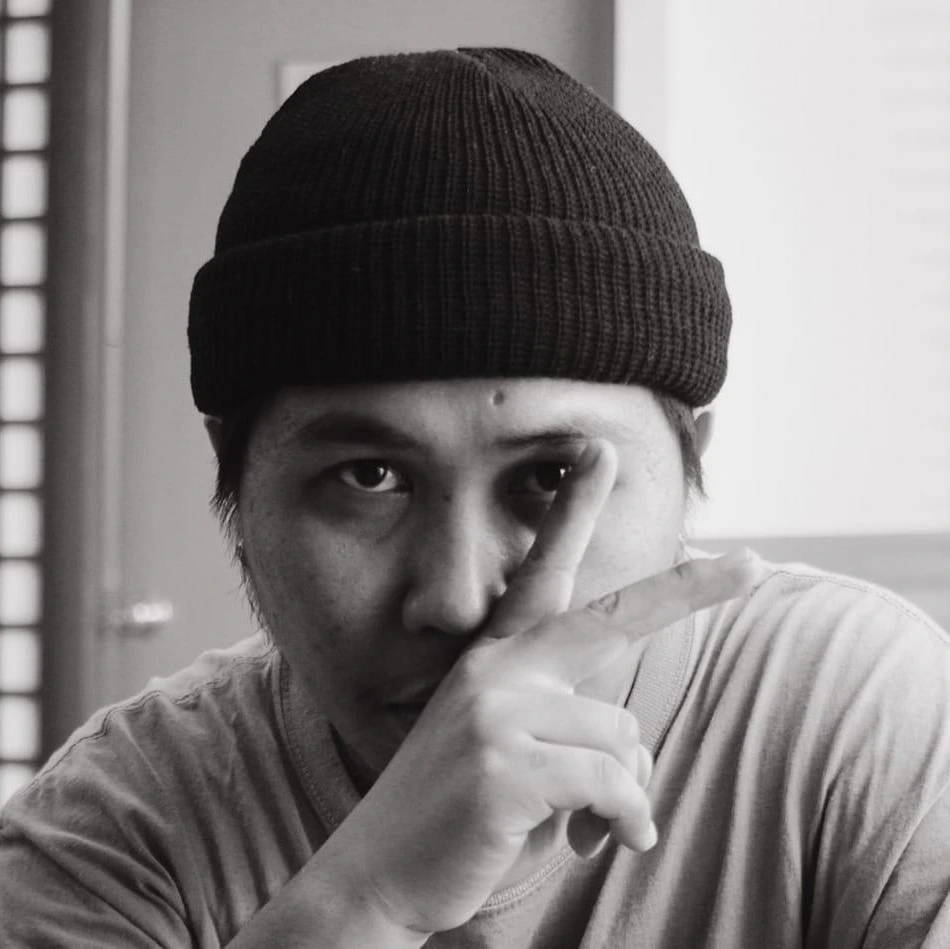 Fevy Maligro making a peace sign pose.