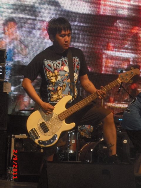 DIGGER MAN: THE FIRST DROP Calde Calderon, Chicosci bassist, wearing Dig Deep “Digger Man” shirt.